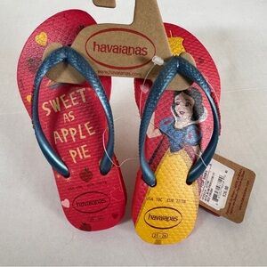 NWT Kids Havianas Snow White flip flops. Size 10C (good for around age 3)